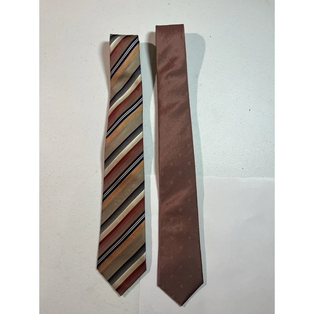 2 Men's Ties. Van Heusen Stain‎ Resistant Silk. Stringbeans Plus Satin. Nice